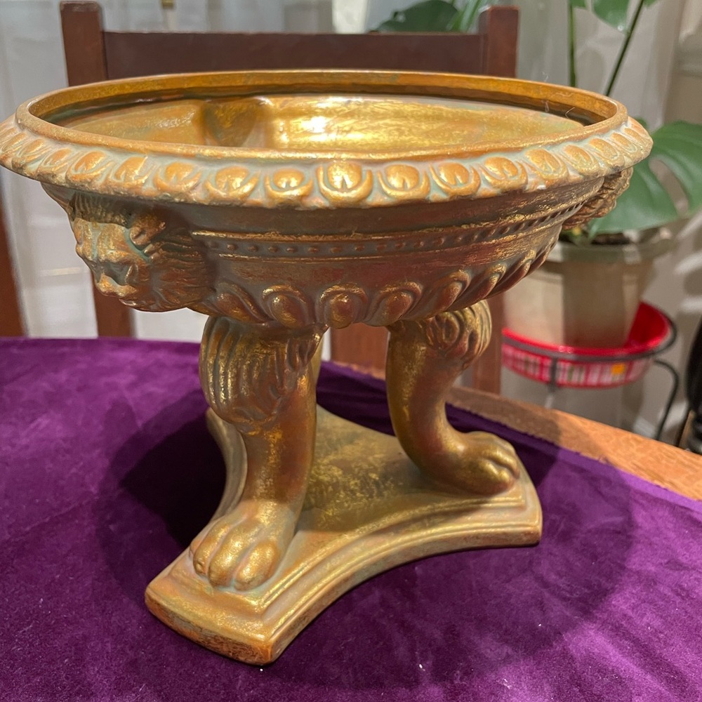 Center piece Italian Gold Leaf Gilt Terra Cotta Urn 8x7” perfect condition